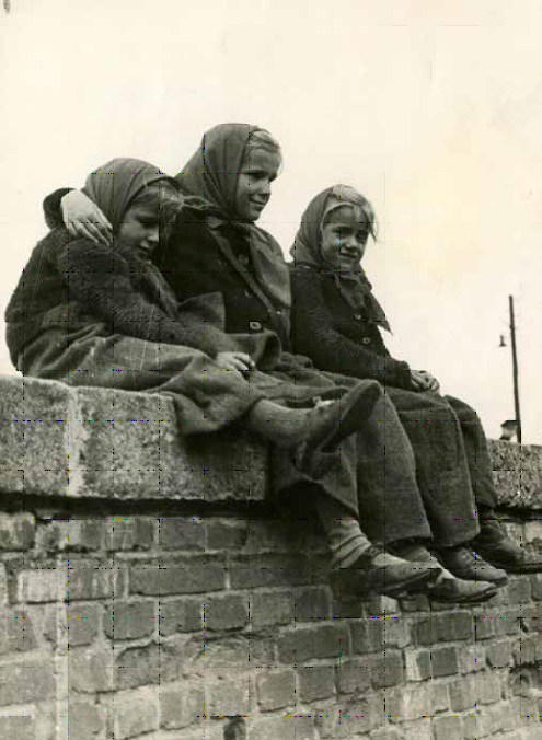 Enfants dans le „Camp de quarantaine Agneshof"
