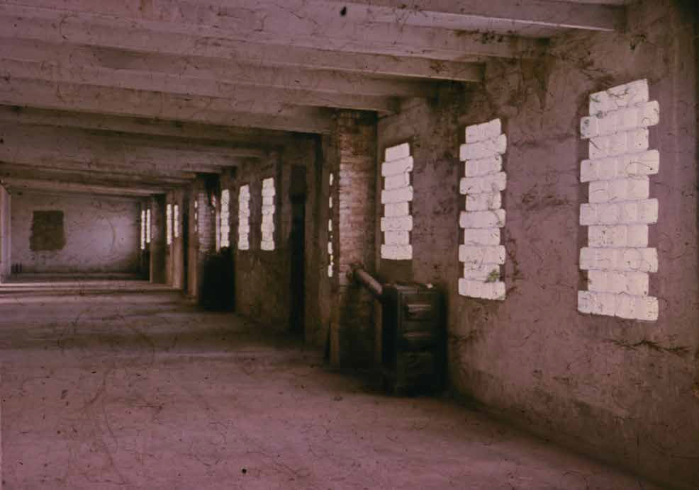 Vue intérieure de la caserne des prisonniers qui a été conservée